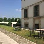 Vecelli Cavriani Bed & Breakfast *