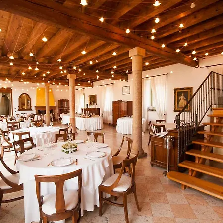 Vecelli Cavriani 住宿加早餐酒店