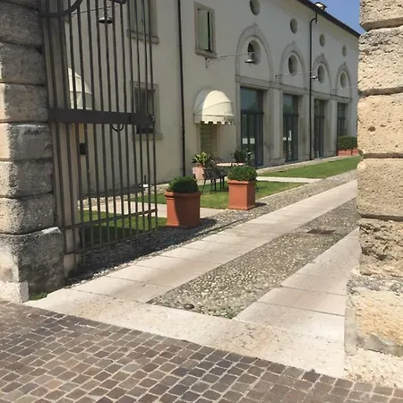 Vecelli Cavriani 住宿加早餐酒店