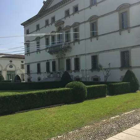 Vecelli Cavriani 住宿加早餐酒店